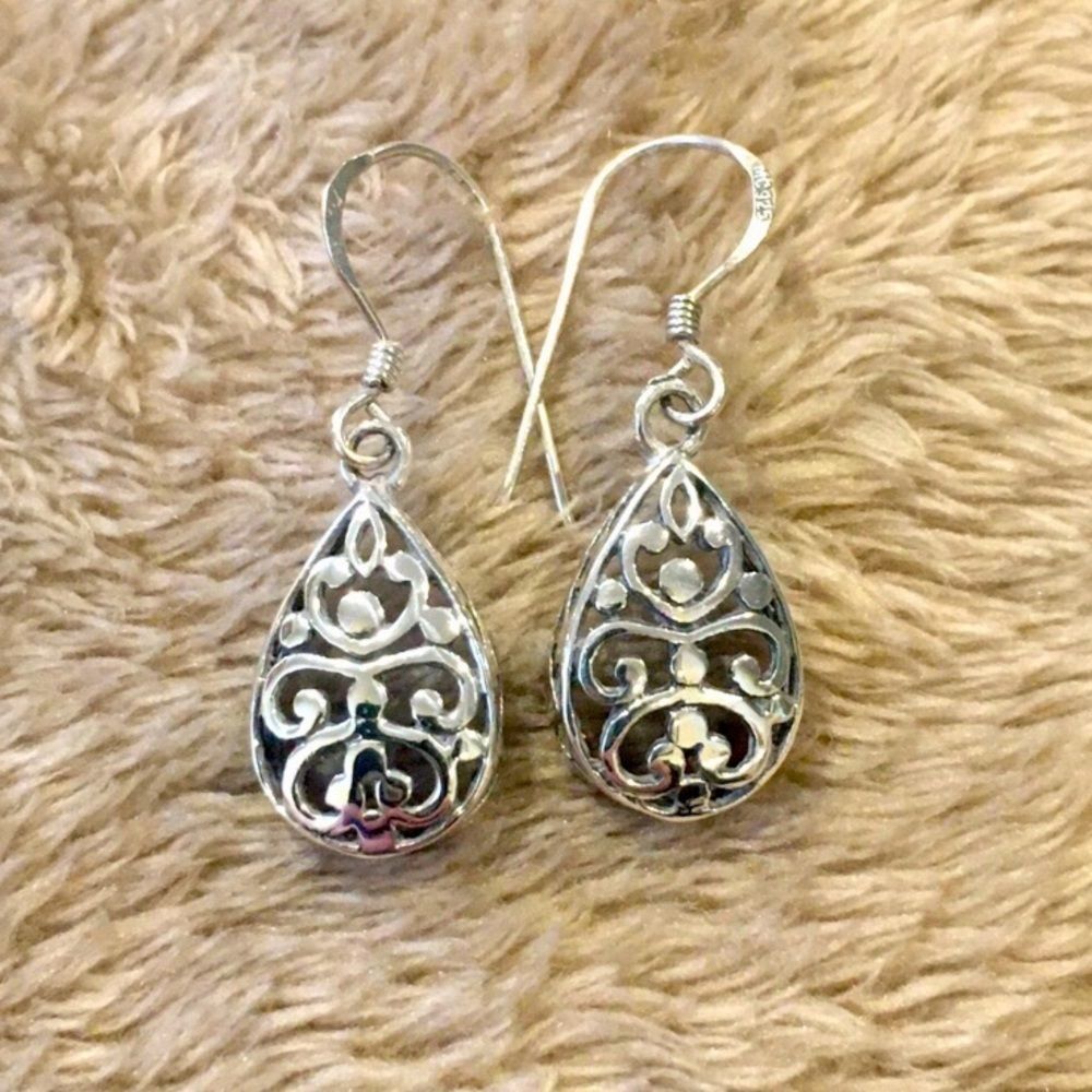 VINTAGE Sterling Silver Filigree Scroll Cutout Teardrop Shaped Dangle Earrings
